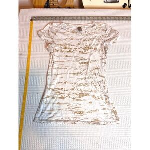 BKE Women's Short Sleeve Tee in White with Gold Print